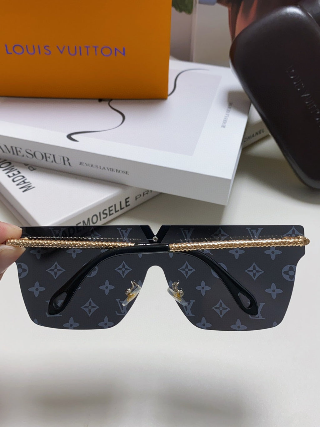 Louis Vuitton Fashion Gray Lens Sunglasses for Men & Women - 448642 - detail image 4