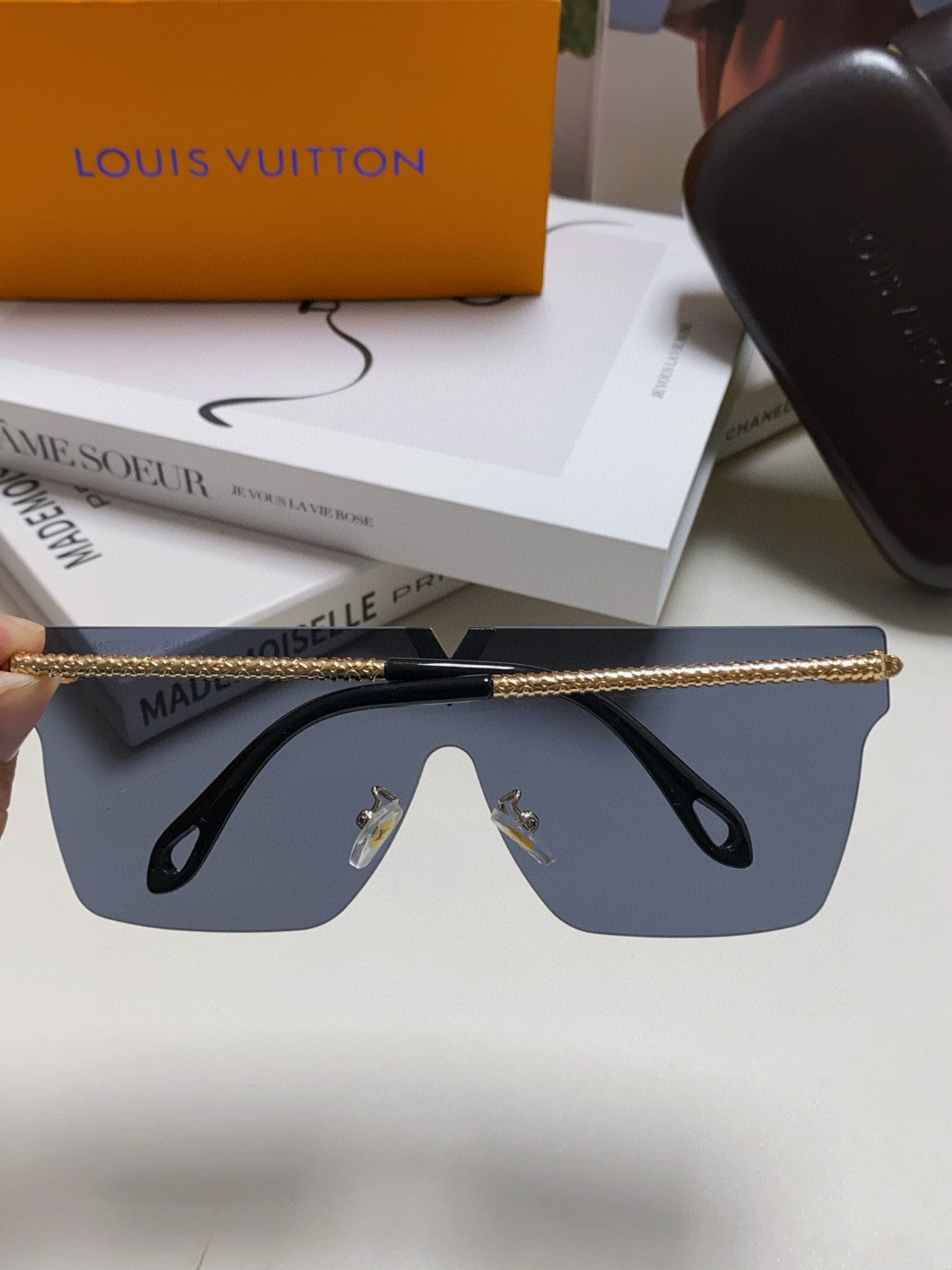 Louis Vuitton Fashion Blue Lens Sunglasses for Men & Women - 448643 - detail image 4