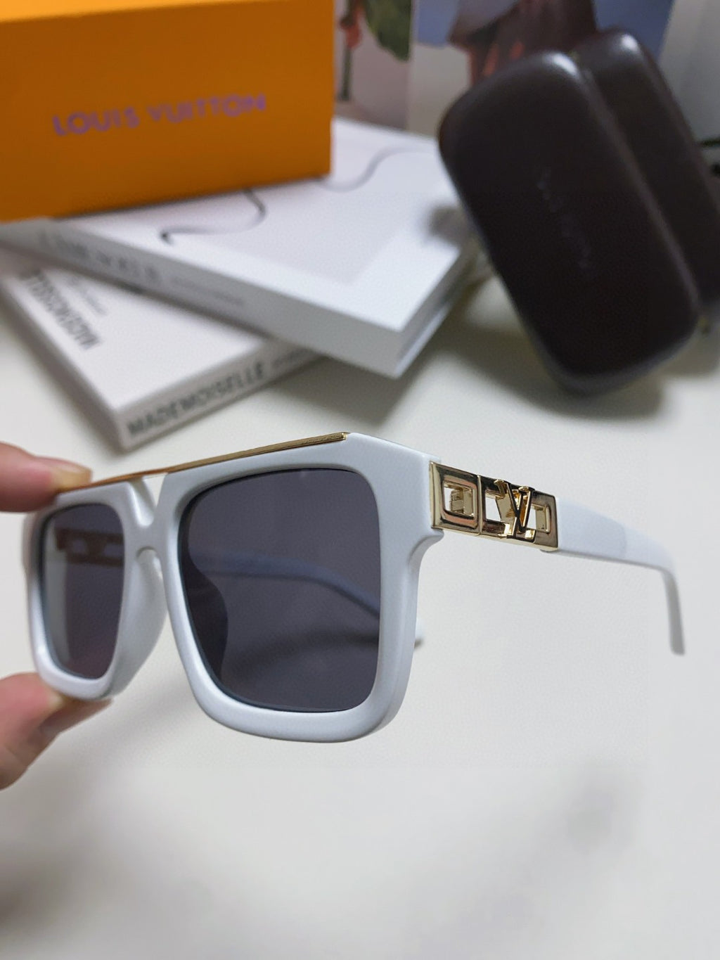 Louis Vuitton Fashion Black Lens Sunglasses for Men & Women - 448645 - detail image 5