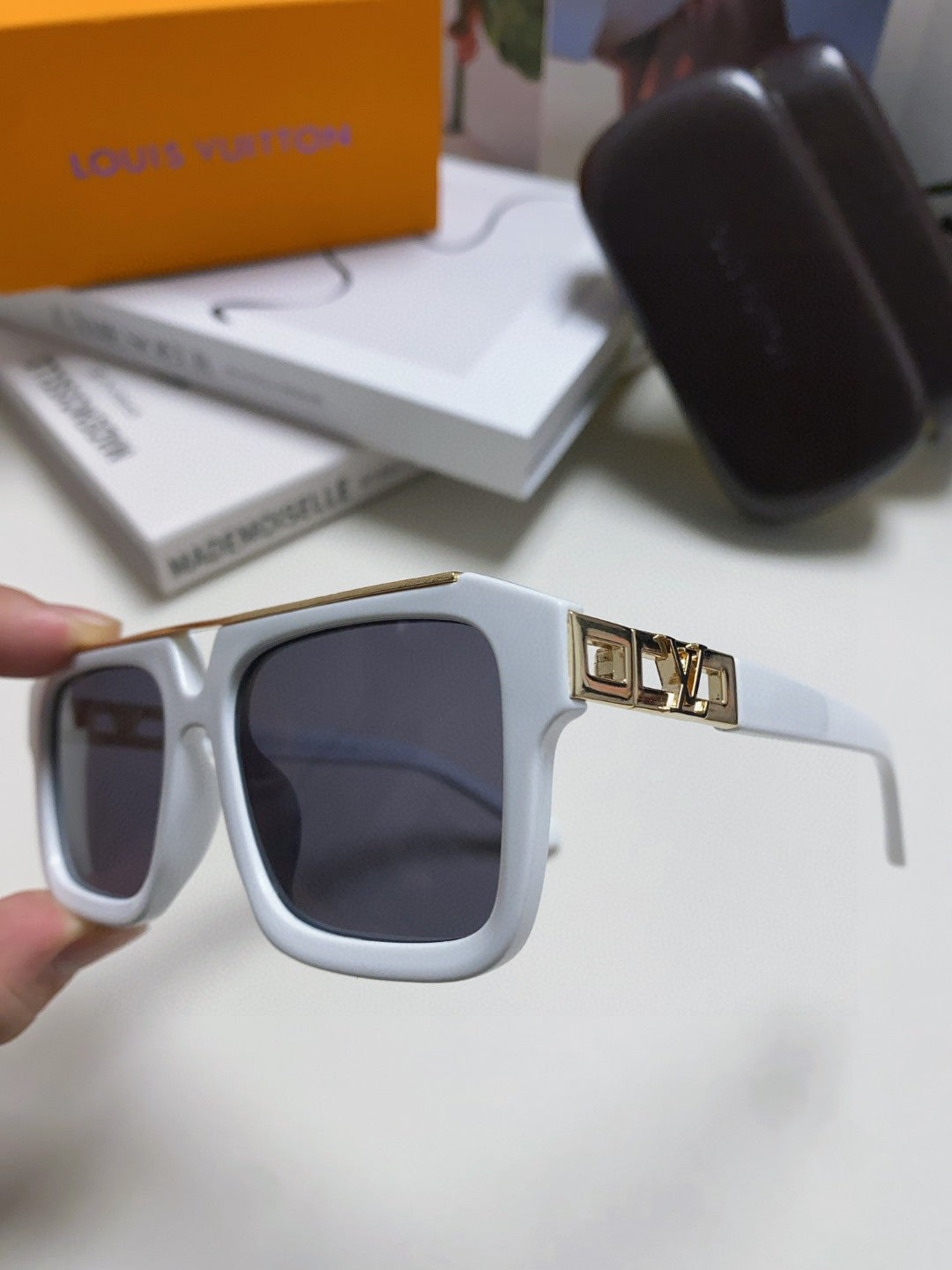 Louis Vuitton Fashion Black Lens Sunglasses for Men & Women - 448645 - detail image 5