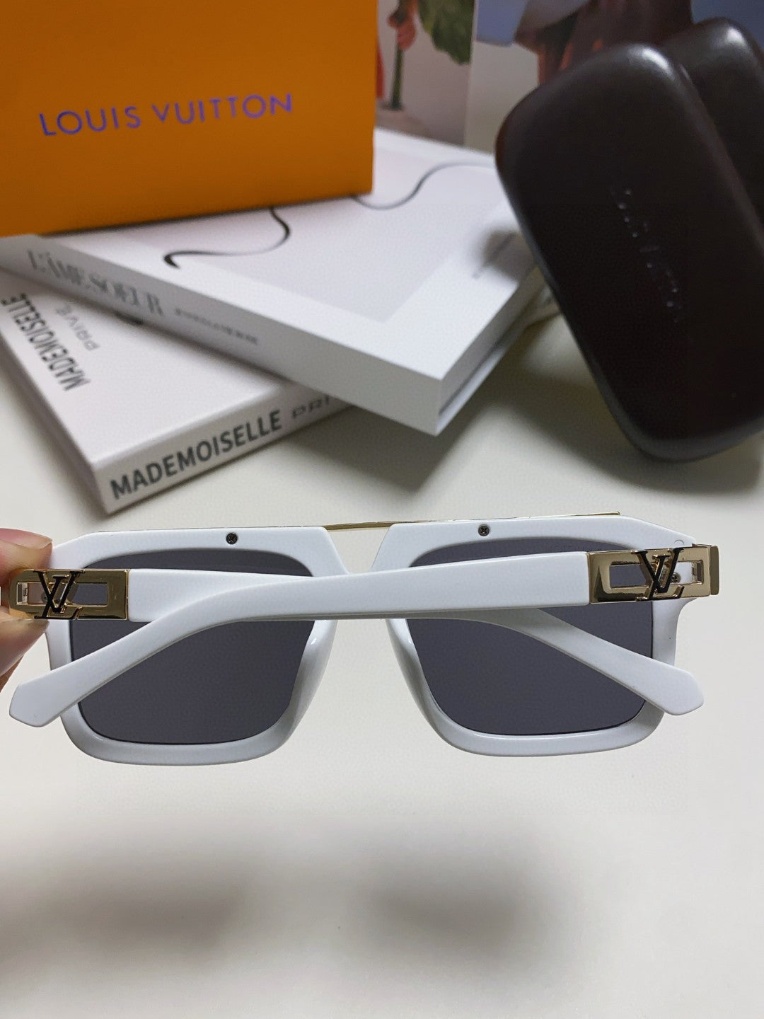 Louis Vuitton Fashion Black Lens Sunglasses for Men & Women - 448645 - detail image 4