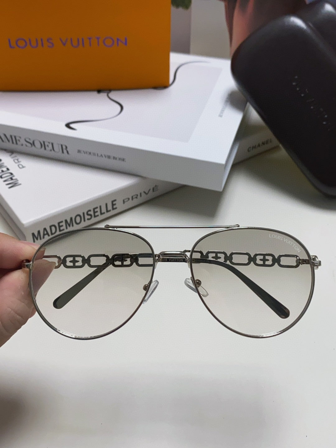 Louis Vuitton Aviator Gray Lens Sunglasses for Women - detail image 3