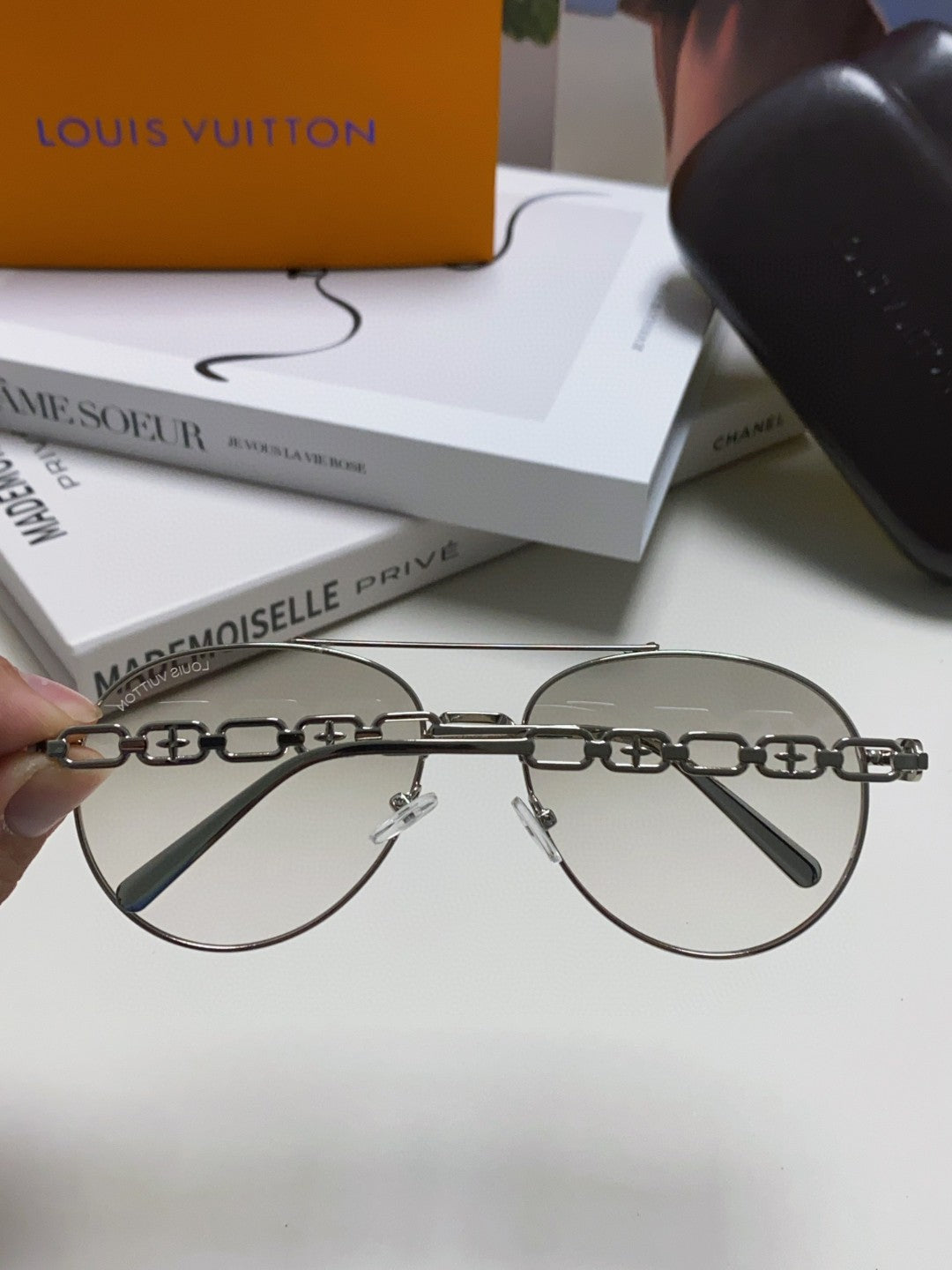Louis Vuitton Aviator Gray Lens Sunglasses for Women - detail image 4