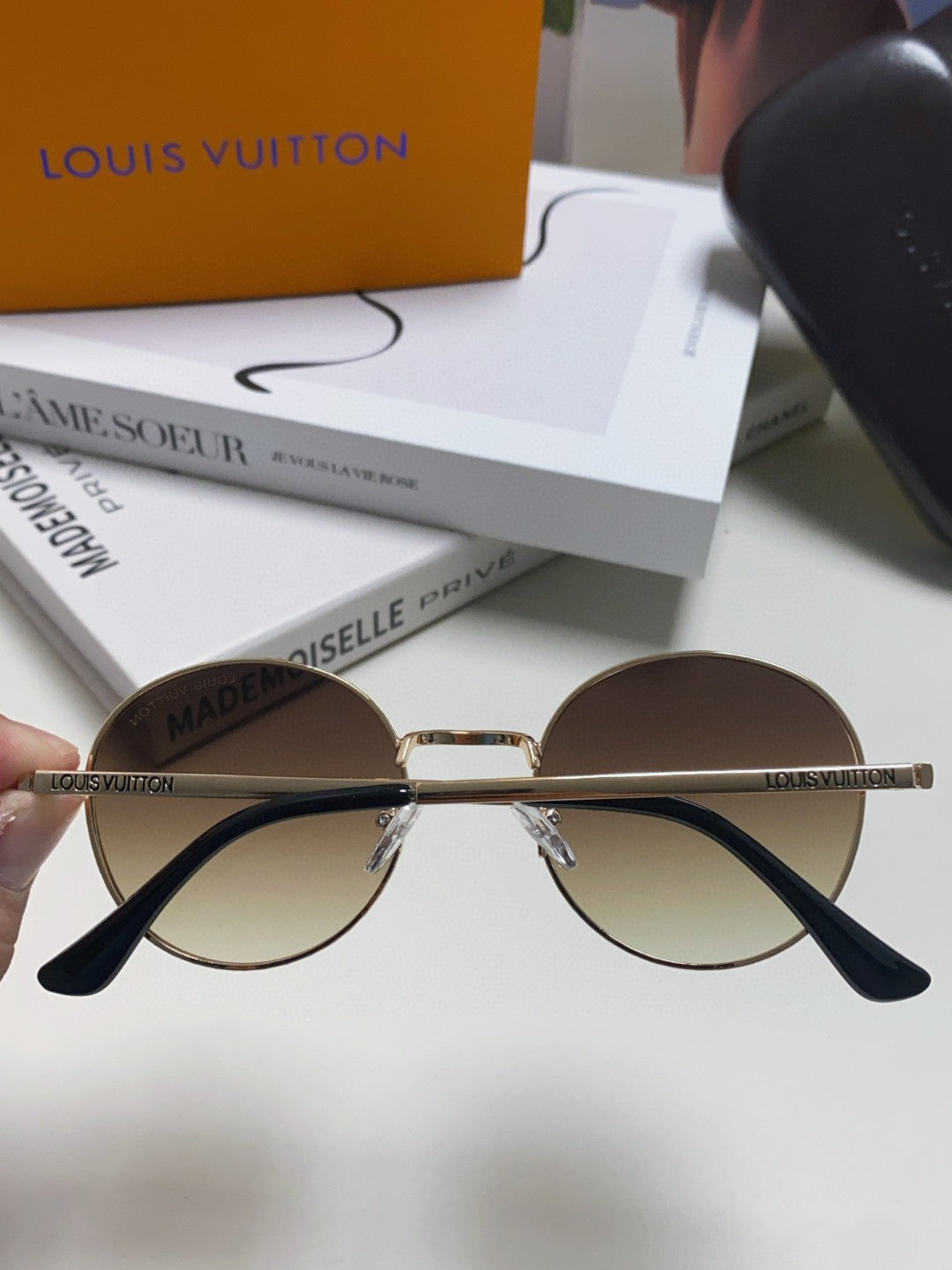Louis Vuitton Metal Fashion Gray Lens Sunglasses for Men & Women - detail image 4
