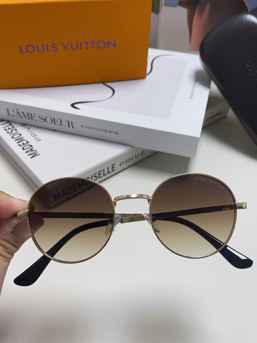 Louis Vuitton Metal Fashion Gray Lens Sunglasses for Men & Women - detail image 3
