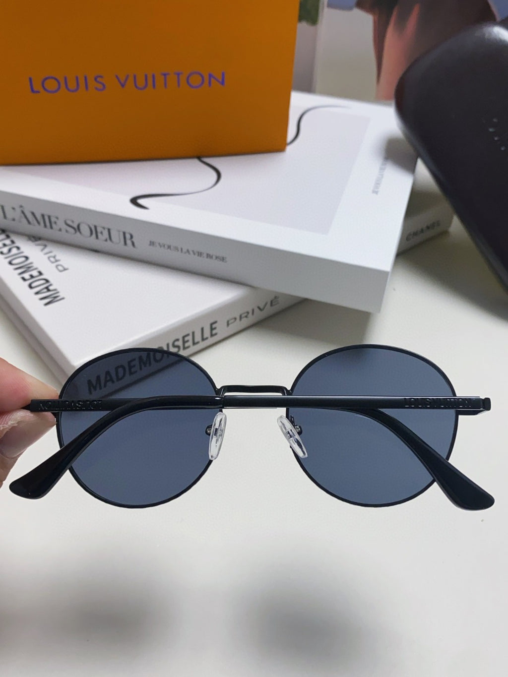 Louis Vuitton Metal Fashion Blue Lens Sunglasses for Men & Women - detail image 4