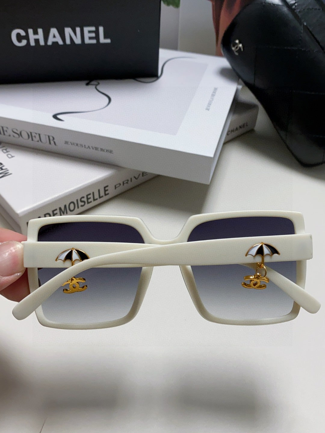 Chanel Photochromic Oversized Gray Lens Sunglasses for Men & Women - 448896 - detail image 4