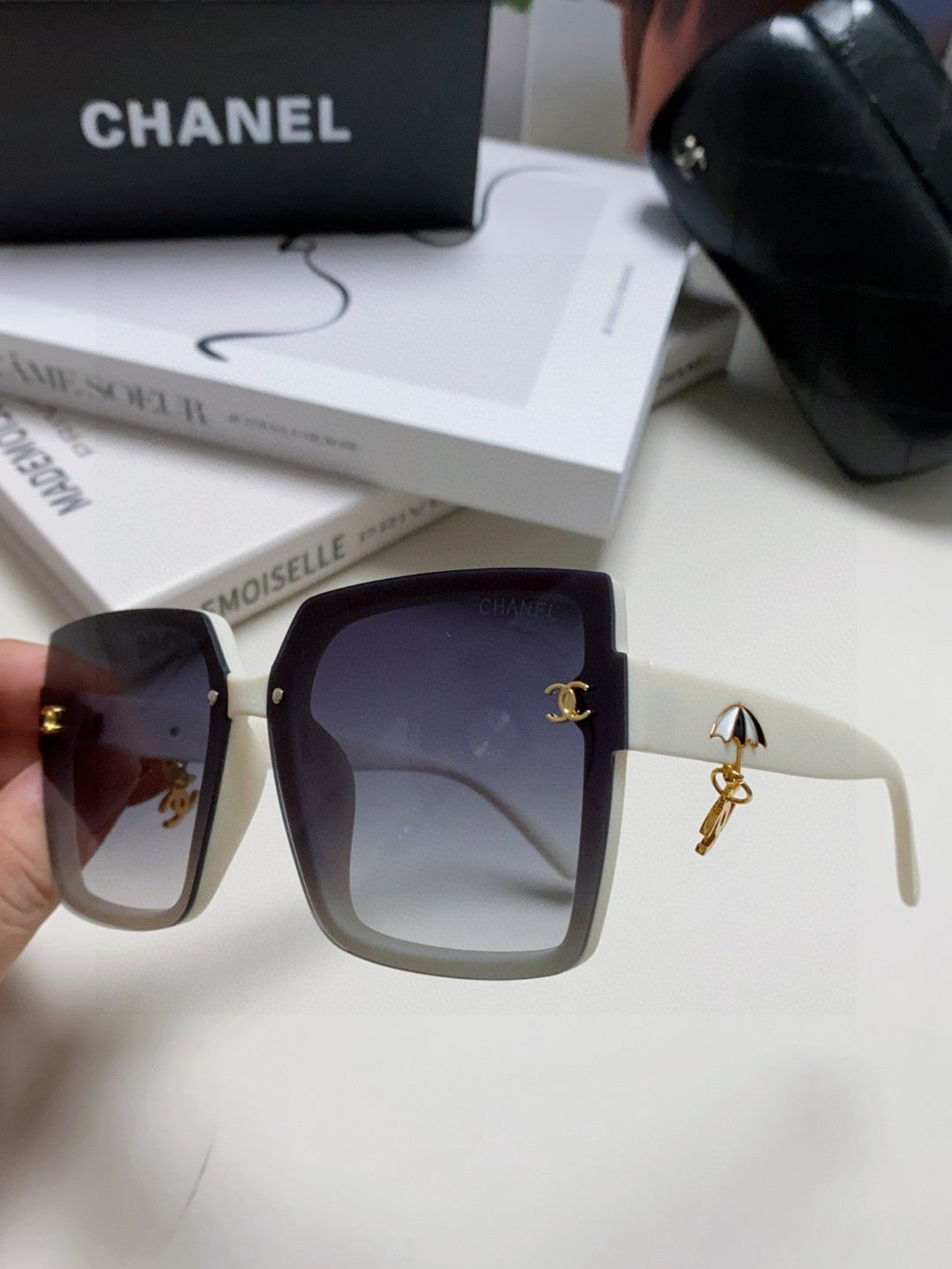 Chanel Photochromic Oversized Gray Lens Sunglasses for Men & Women - 448896 - detail image 5