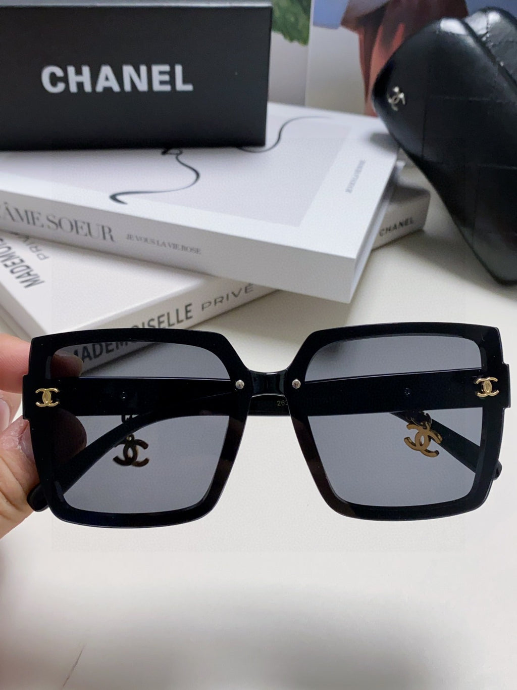 Chanel Photochromic Oversized Gray Lens Sunglasses for Men & Women - detail image 3