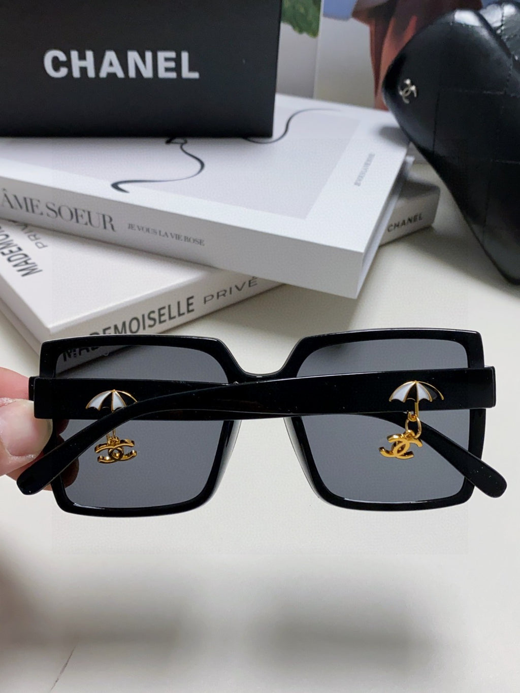 Chanel Photochromic Oversized Gray Lens Sunglasses for Men & Women - detail image 4