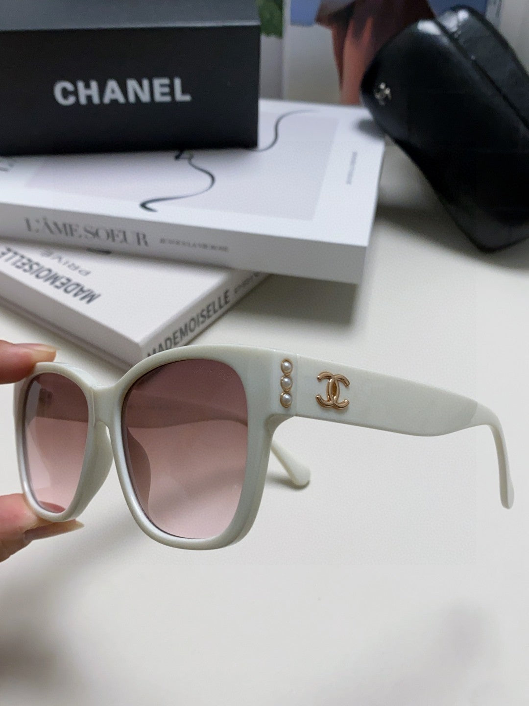 Chanel Polarized Fashion Gray Lens Sunglasses for Men & Women - detail image 4