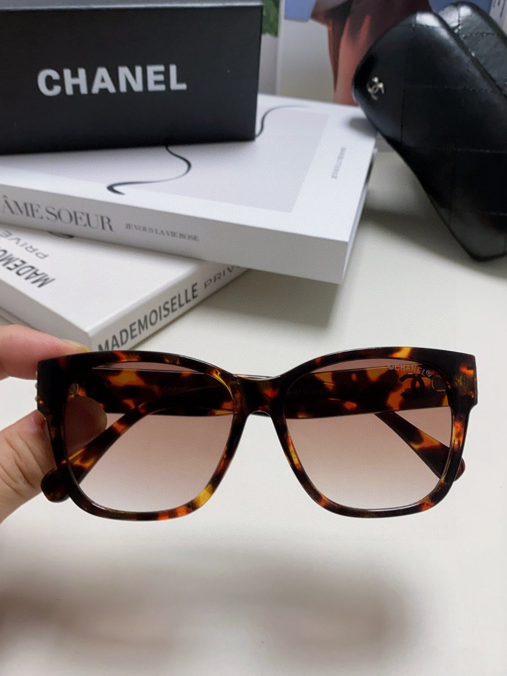 Chanel Polarized Fashion Red Lens Sunglasses for Men & Women - 448901 - detail image 3