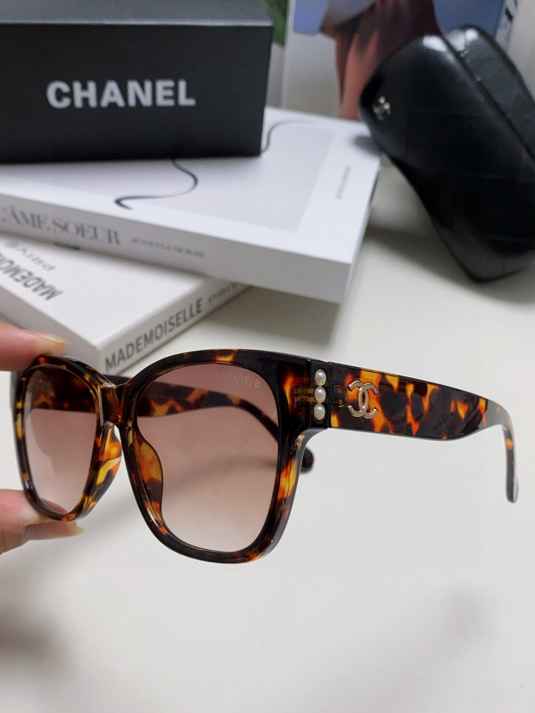 Chanel Polarized Fashion Red Lens Sunglasses for Men & Women - 448901 - detail image 5