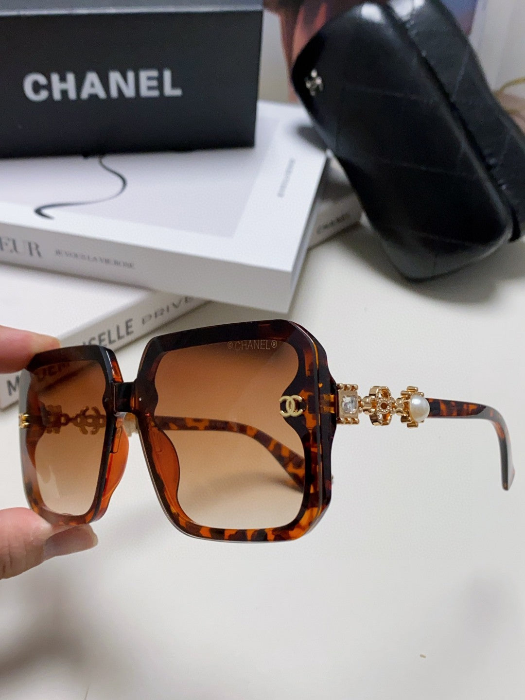 Chanel Polarized Fashion Red Lens Sunglasses for Men & Women - detail image 4