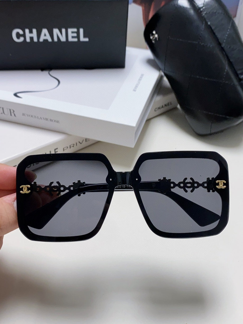 Chanel Polarized Fashion Black Lens Sunglasses for Men & Women - 448917 - detail image 3