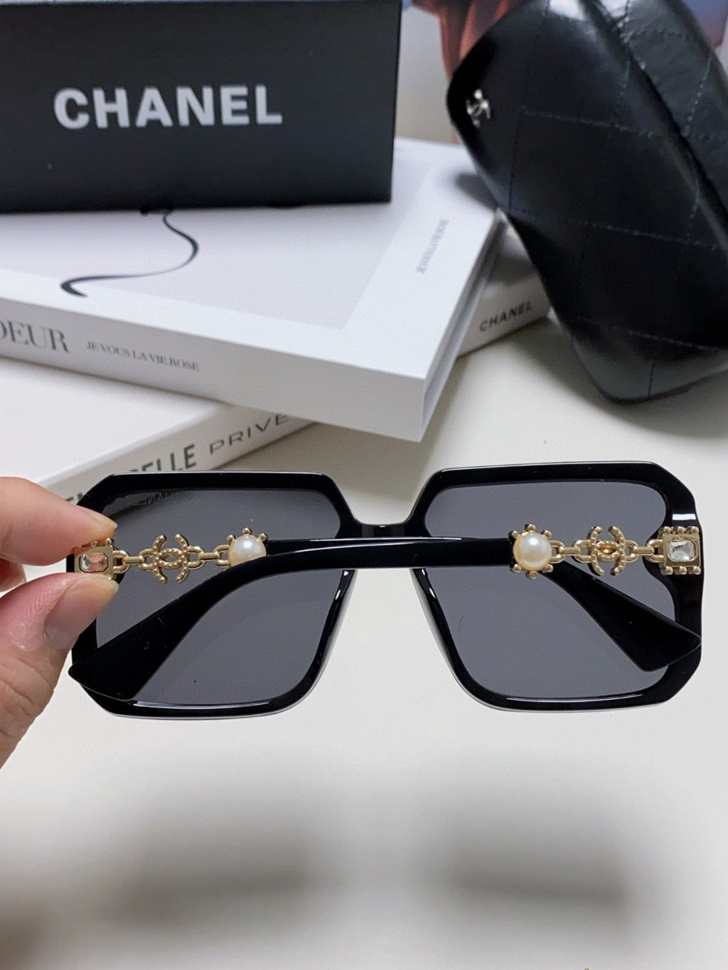 Chanel Polarized Fashion Black Lens Sunglasses for Men & Women - 448917 - detail image 4
