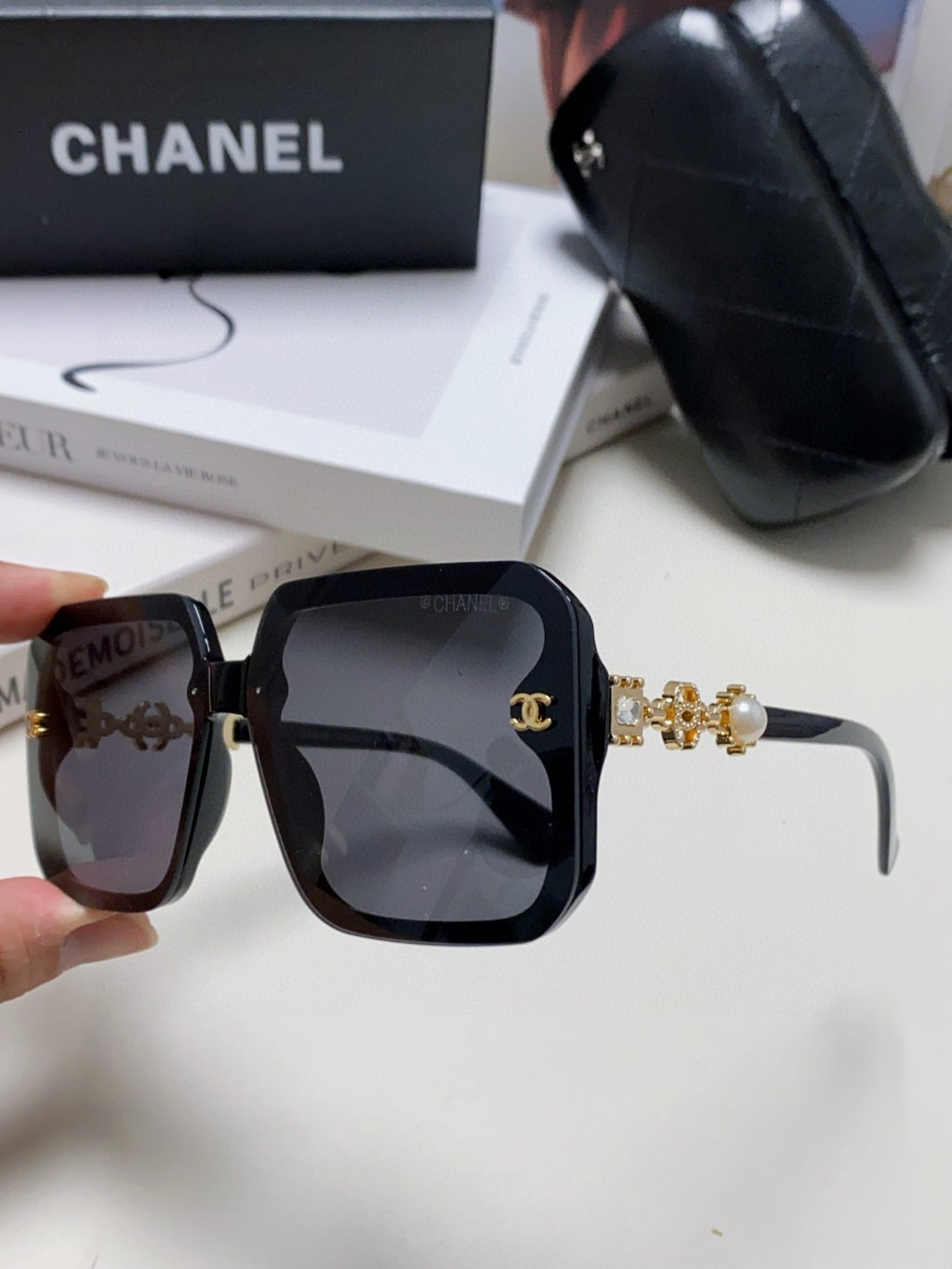 Chanel Polarized Fashion Black Lens Sunglasses for Men & Women - 448917 - detail image 5
