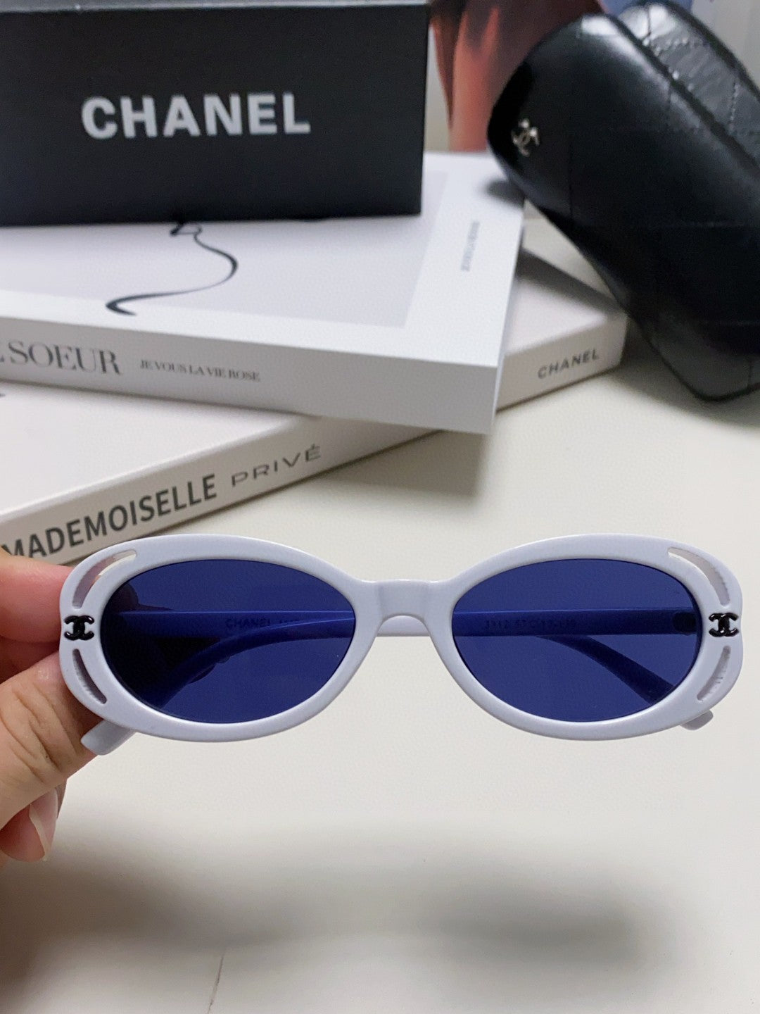 Chanel Cat-Eye Silver Lens Sunglasses for Men & Women - 448924 - detail image 3