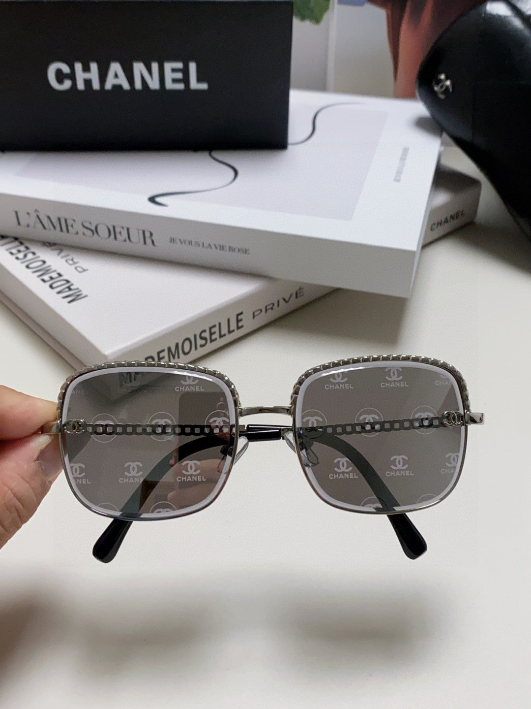 Chanel Fashion Gray Lens Sunglasses for Men & Women - 448934 - detail image 2