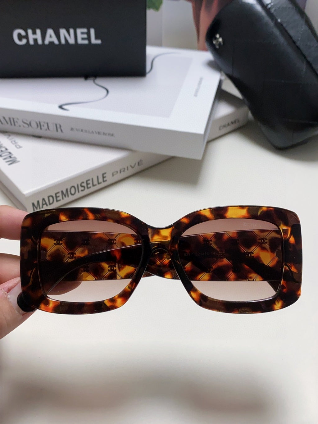 Chanel Fashion Red Lens Sunglasses for Men & Women - 448939 - detail image 5