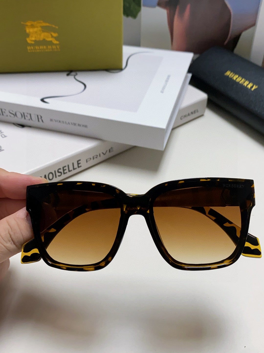 Burberry Polarized Fashion Brown Lens Sunglasses for Men & Women - detail image 3