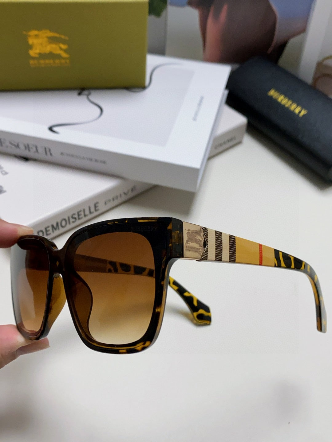 Burberry Polarized Fashion Brown Lens Sunglasses for Men & Women - detail image 5