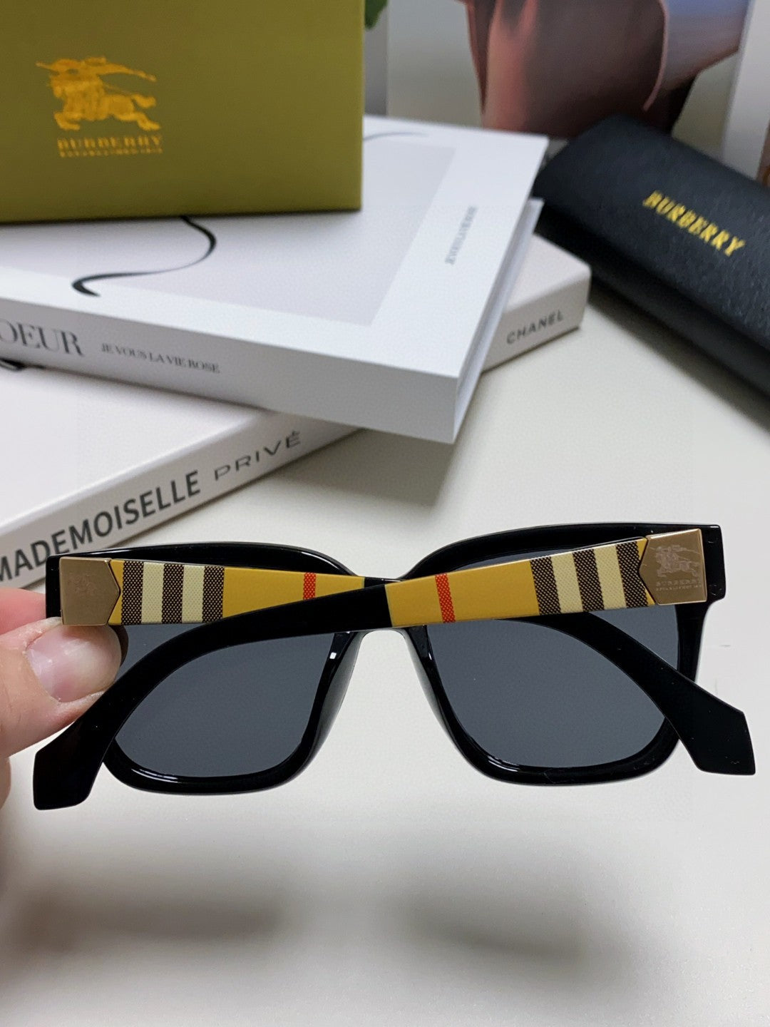 Burberry Polarized Fashion Blue Lens Sunglasses for Men & Women - detail image 4