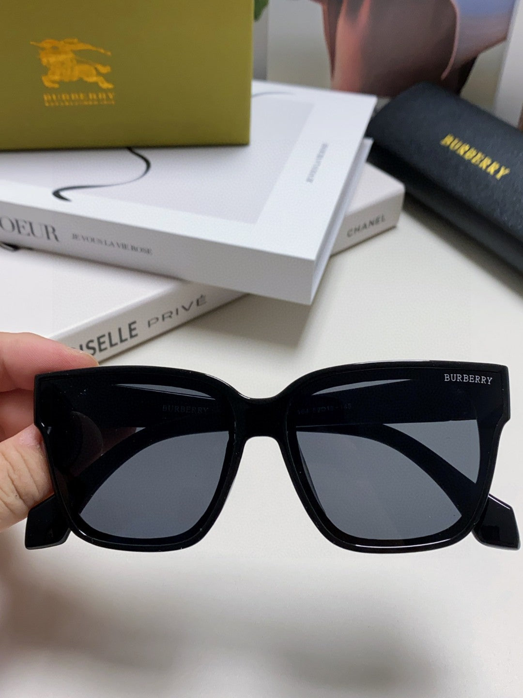 Burberry Polarized Fashion Blue Lens Sunglasses for Men & Women - detail image 3