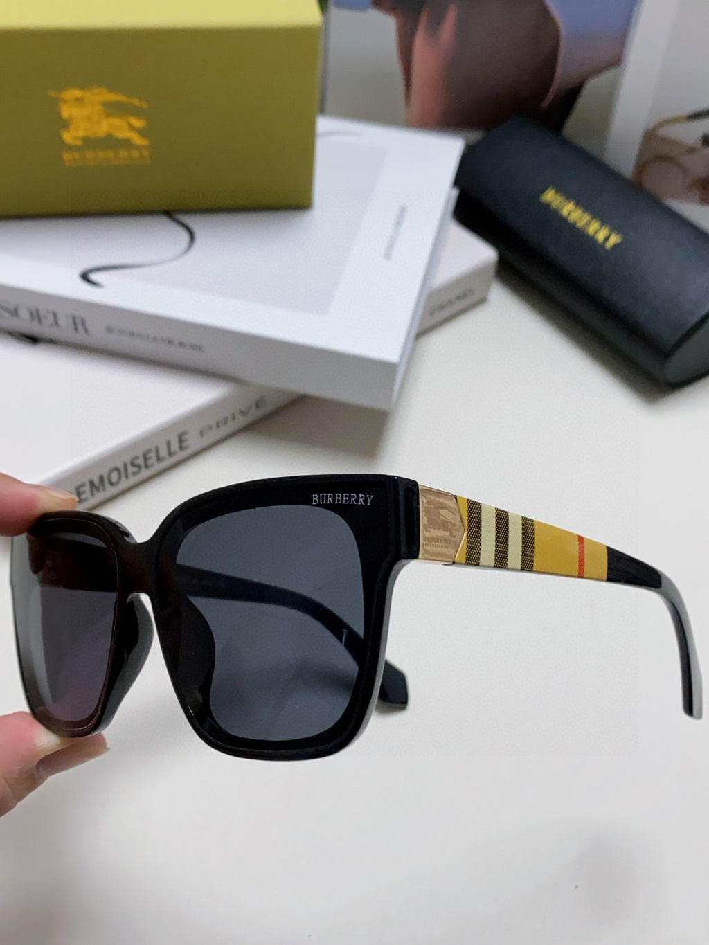 Burberry Polarized Fashion Blue Lens Sunglasses for Men & Women - detail image 5