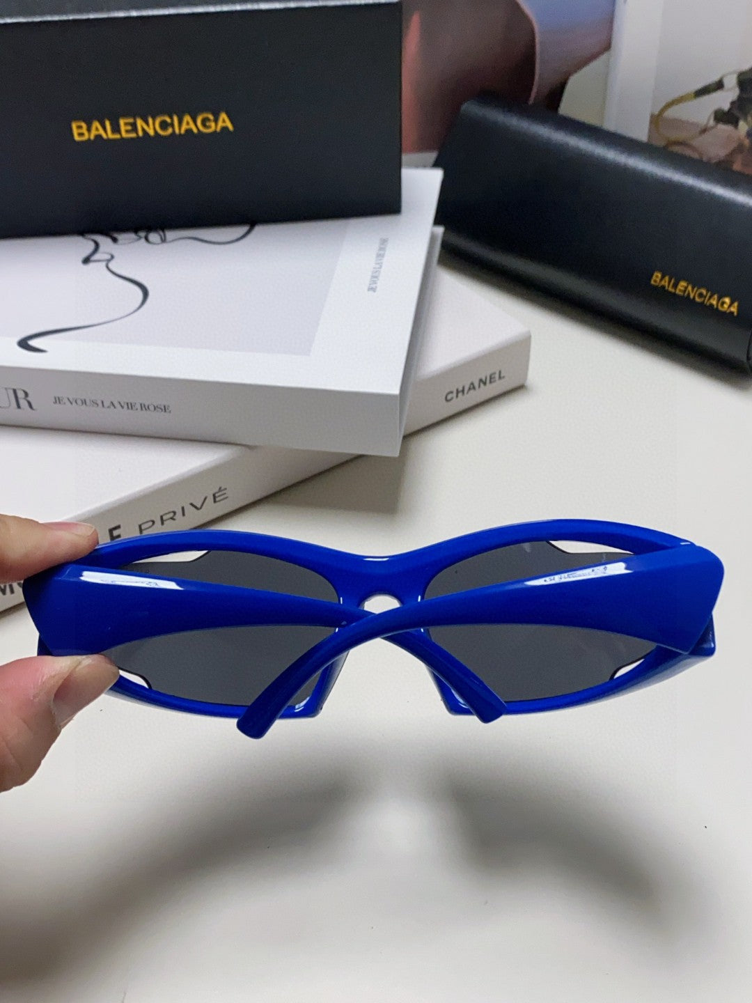 Balenciaga BB0318S Fashion Blue Lens Sunglasses for Men & Women - 382922 - detail image 4