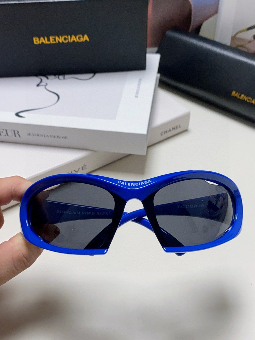 Balenciaga BB0318S Fashion Blue Lens Sunglasses for Men & Women - 466015 - detail image 3