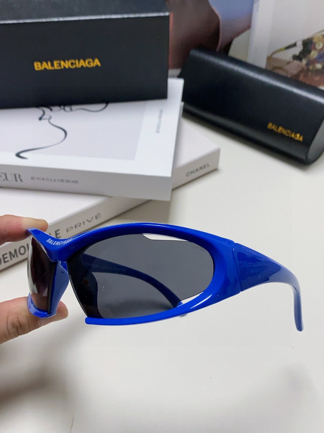 Balenciaga BB0318S Fashion Blue Lens Sunglasses for Men & Women - 466015 - detail image 5