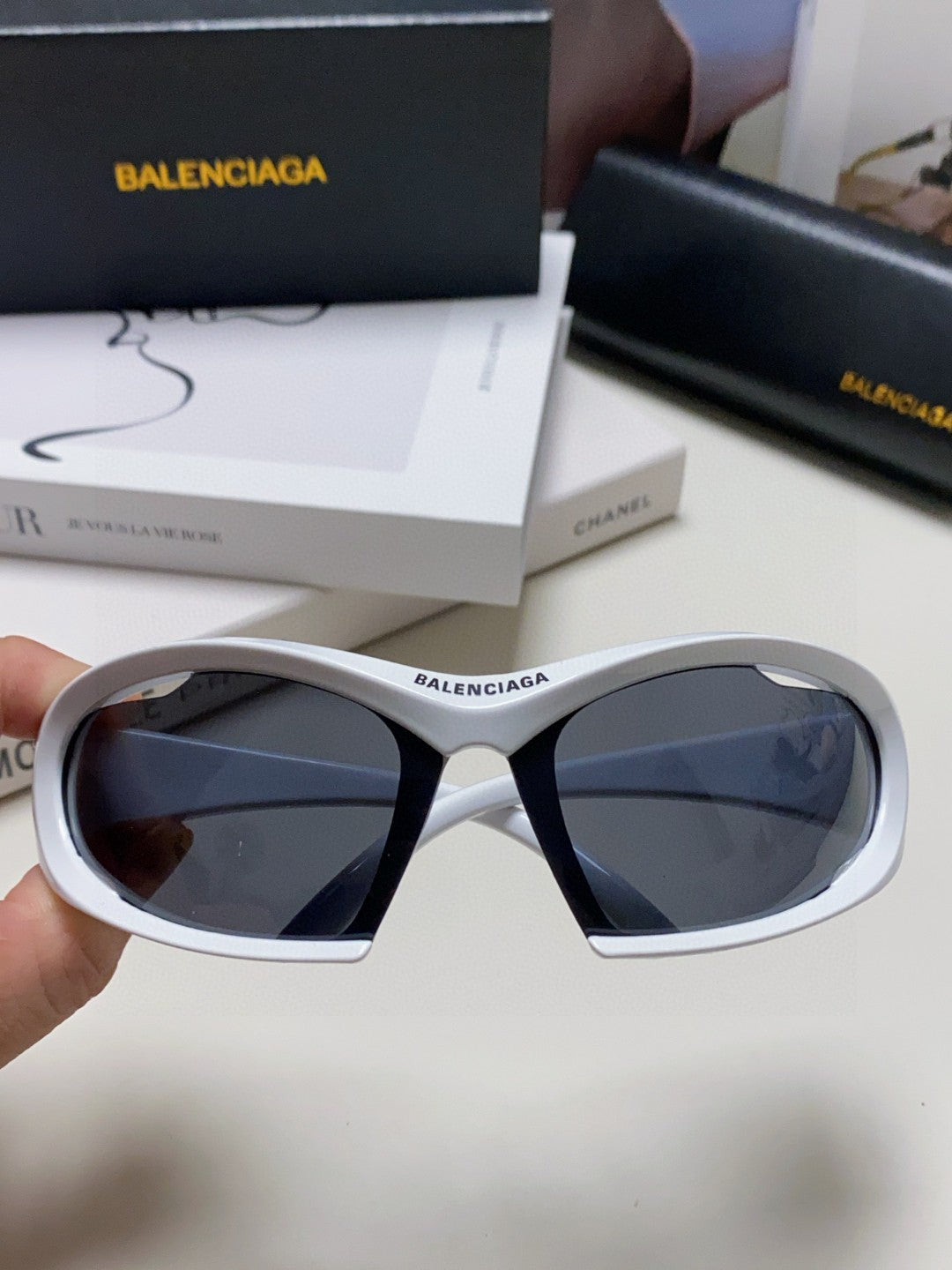 Balenciaga BB0318S Fashion Blue Lens Sunglasses for Men & Women - detail image 3