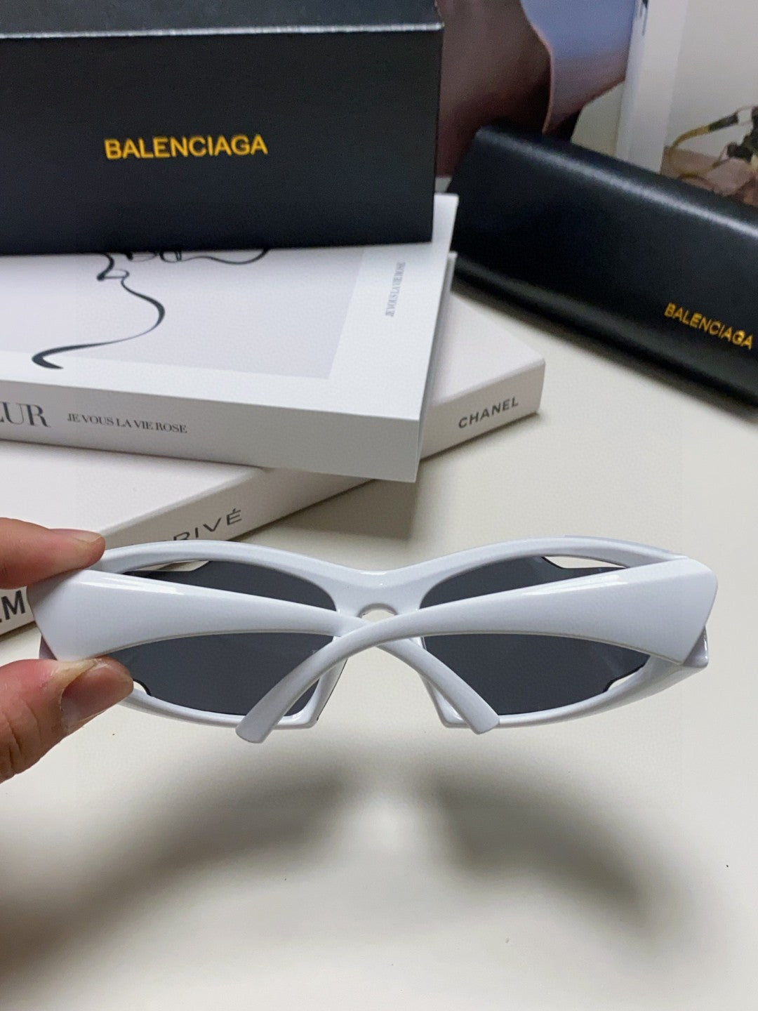 Balenciaga BB0318S Fashion Blue Lens Sunglasses for Men & Women - detail image 4