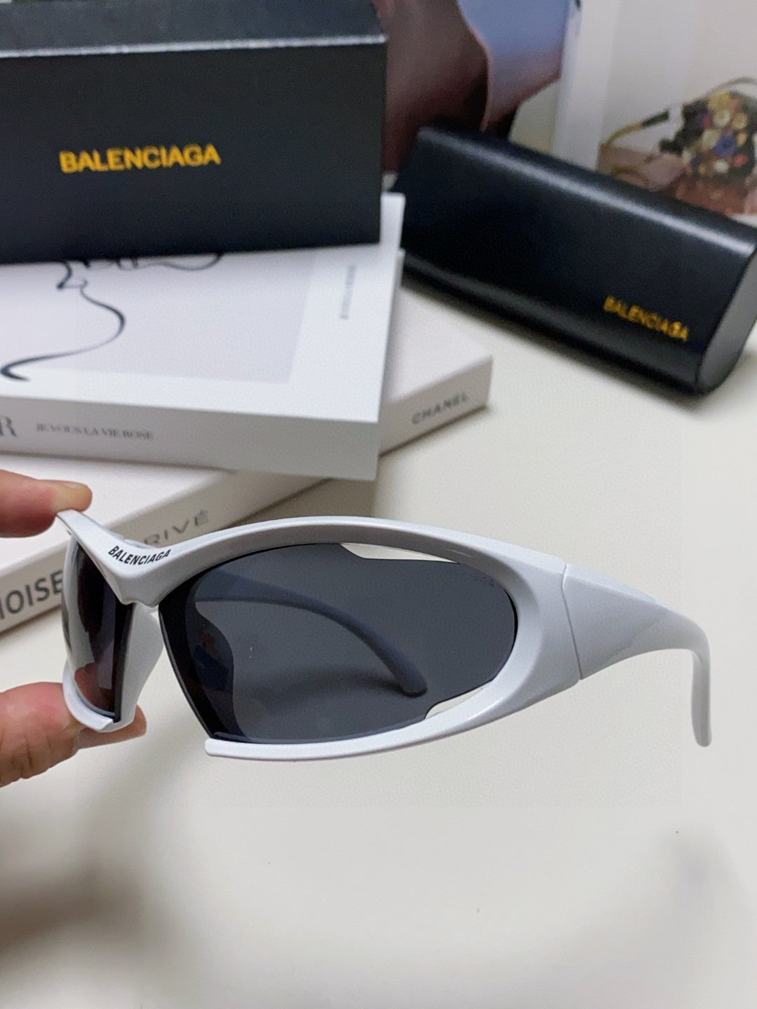 Balenciaga BB0318S Fashion Blue Lens Sunglasses for Men & Women - detail image 5