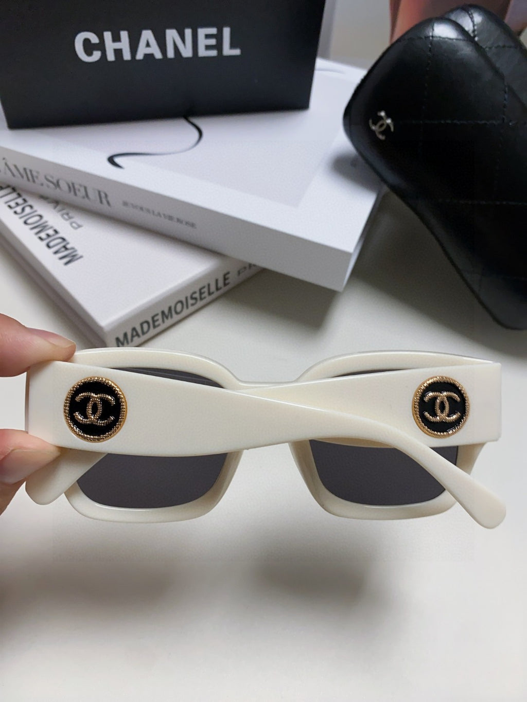 Chanel Fashion Gray Lens Sunglasses for Men & Women - 465044 - detail image 4