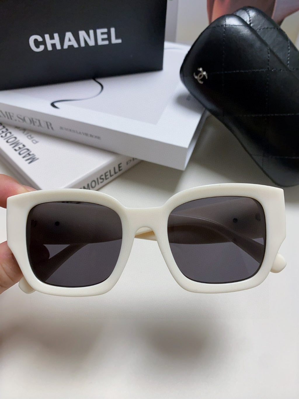 Chanel Fashion Gray Lens Sunglasses for Men & Women - 465044 - detail image 3