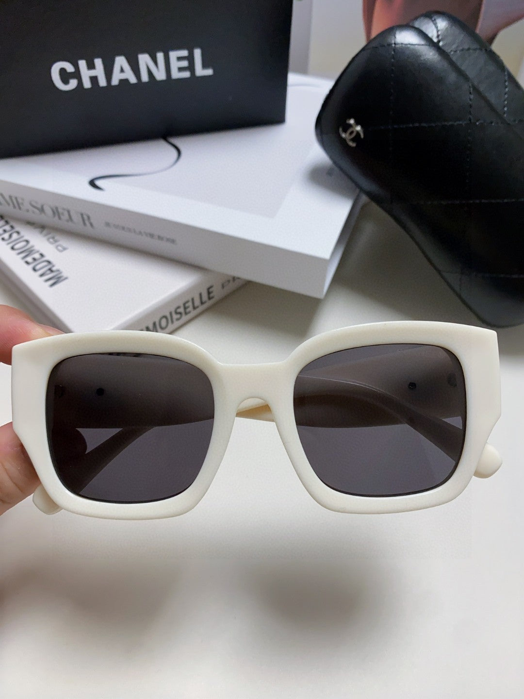 Chanel Fashion Gray Lens Sunglasses for Men & Women - 465044 - detail image 3
