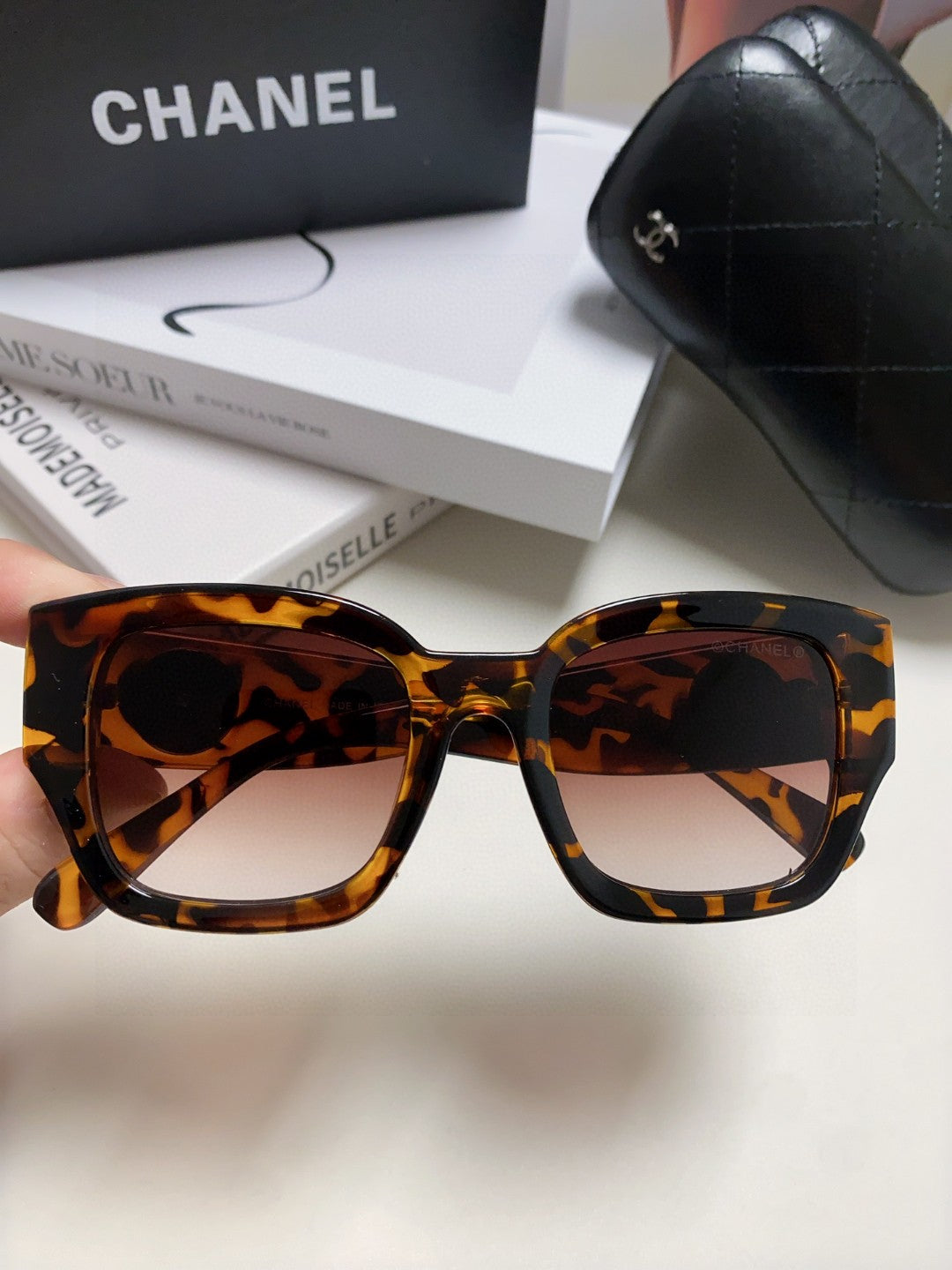 Chanel Fashion Red Lens Sunglasses for Men & Women - 465045 - detail image 3