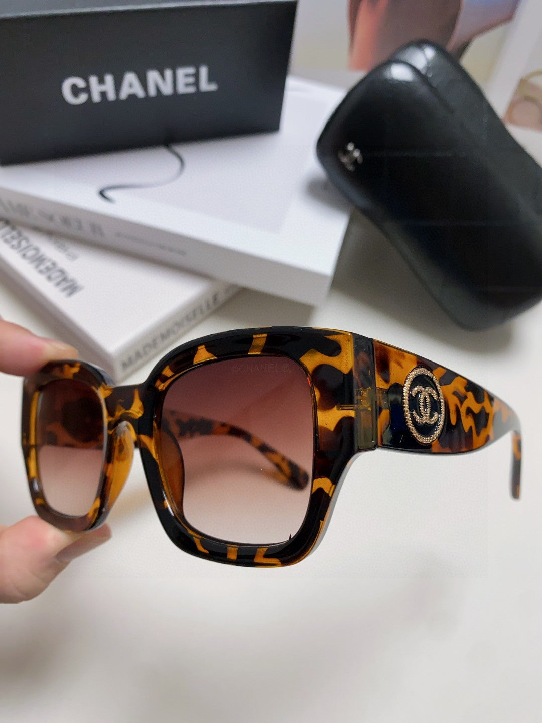 Chanel Fashion Red Lens Sunglasses for Men & Women - 465045 - detail image 5