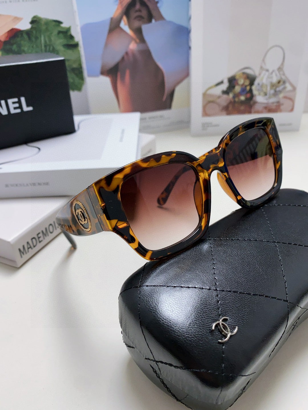Chanel Fashion Red Lens Sunglasses for Men & Women - 465045 - detail image 7