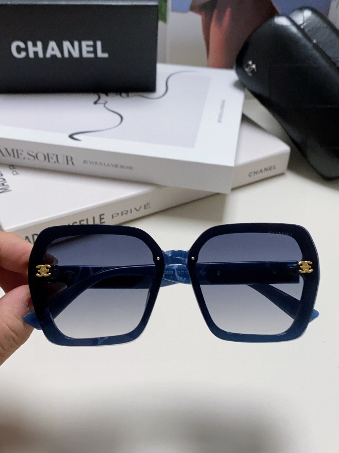 Chanel Polarized Fashion Blue Lens Sunglasses for Men & Women - detail image 2