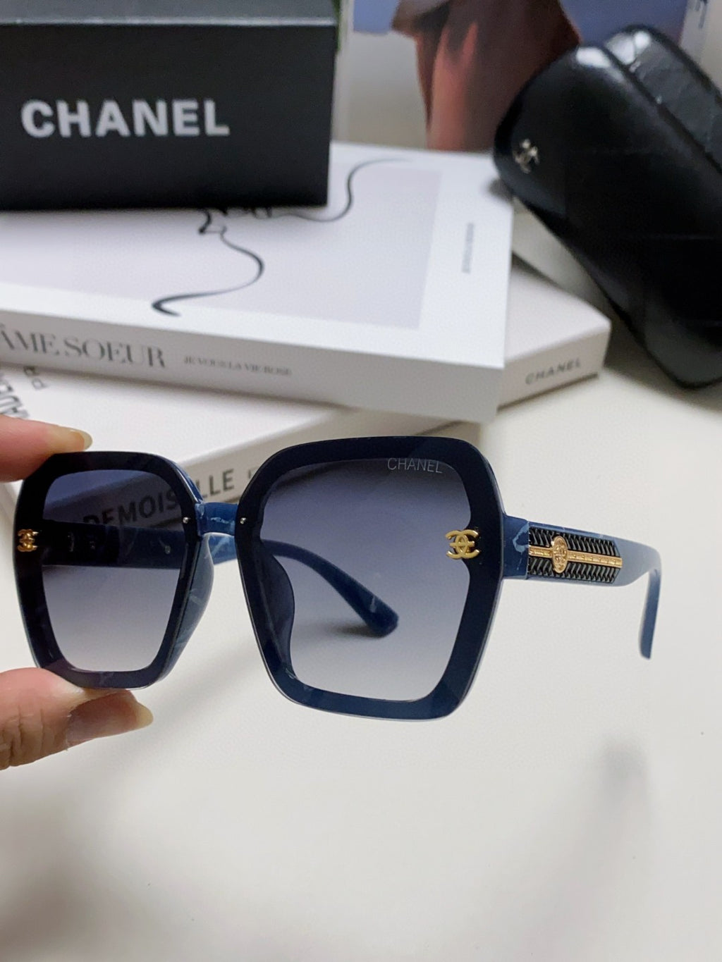 Chanel Polarized Fashion Blue Lens Sunglasses for Men & Women - detail image 4