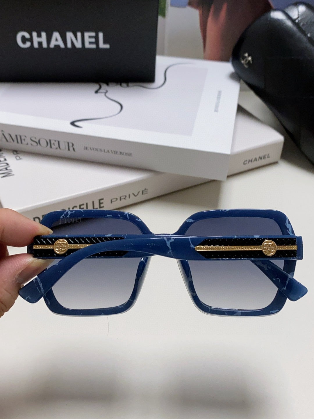 Chanel Polarized Fashion Blue Lens Sunglasses for Men & Women - detail image 3