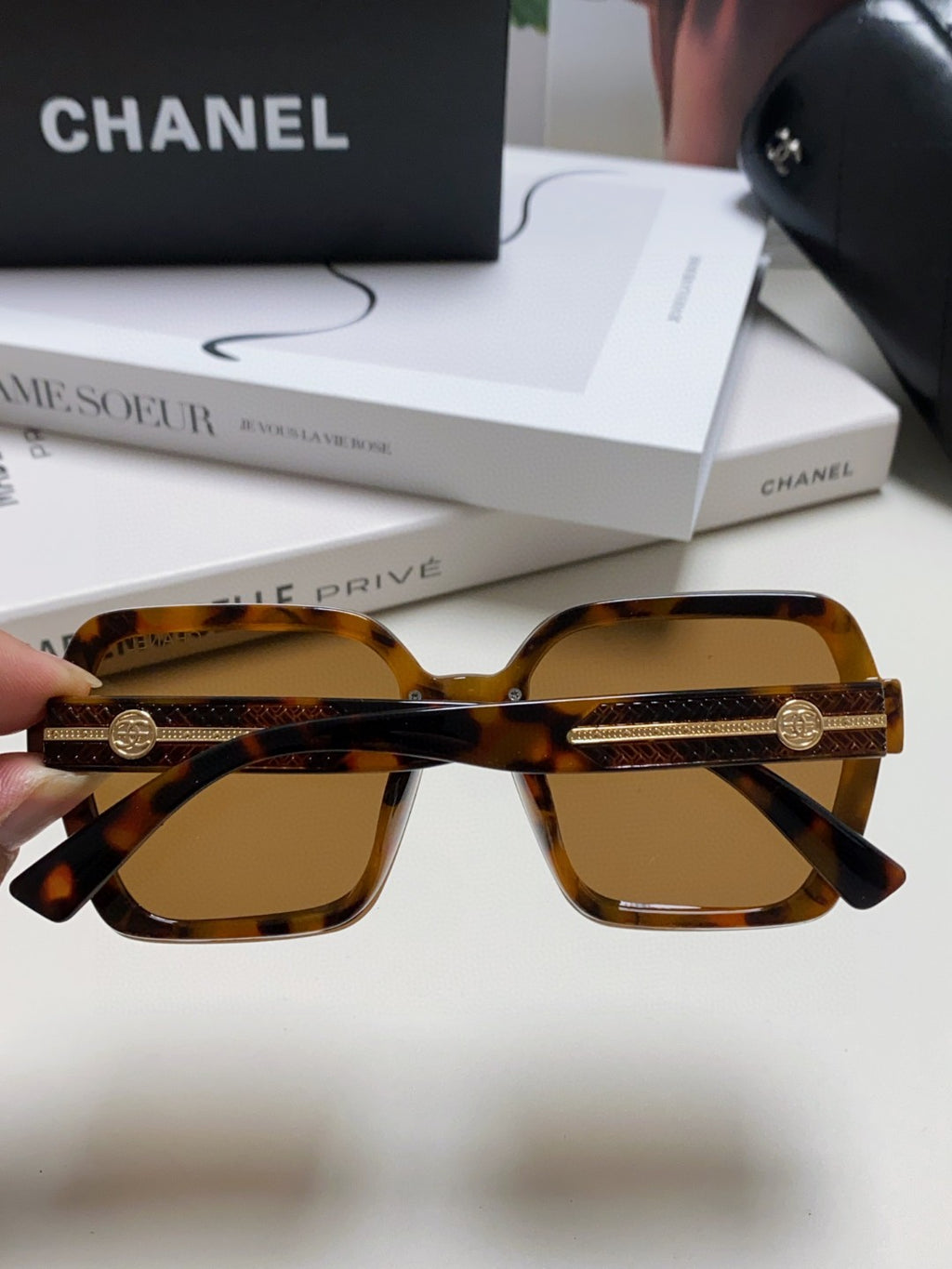 Chanel Polarized Fashion Brown Lens Sunglasses for Men & Women - 465066 - detail image 4