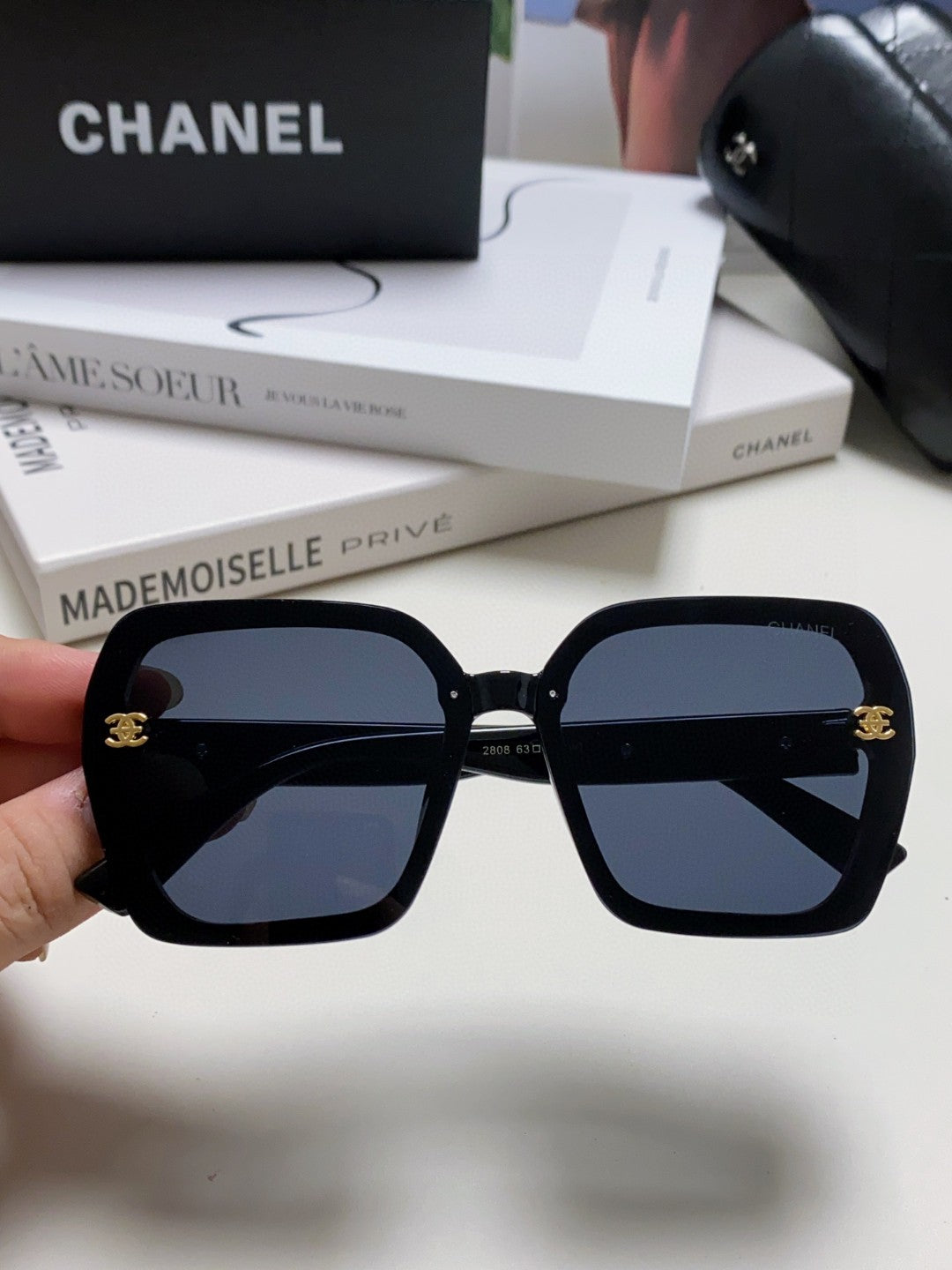 Chanel Polarized Fashion Black Lens Sunglasses for Men & Women - 465067 - detail image 3