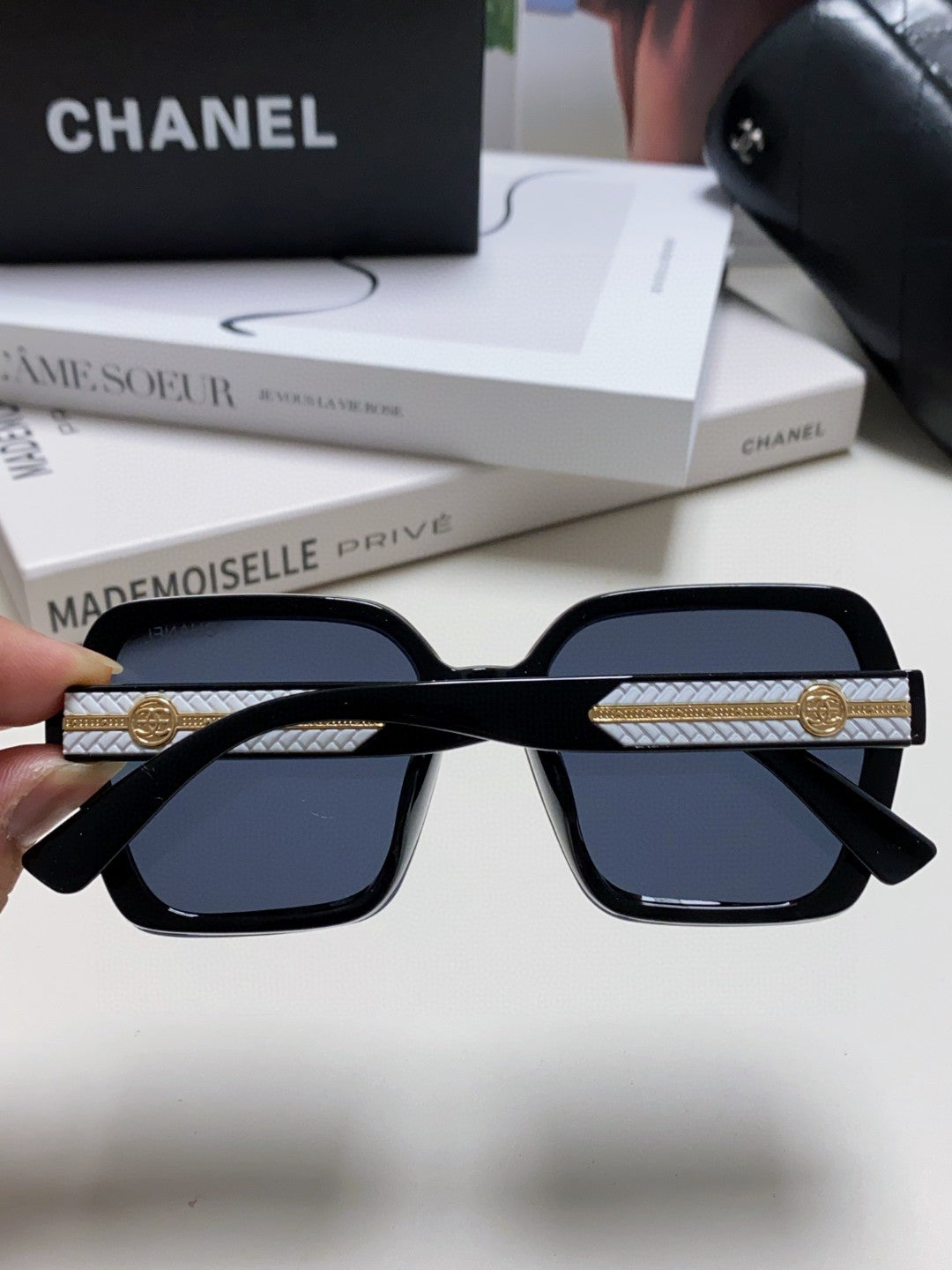 Chanel Polarized Fashion Black Lens Sunglasses for Men & Women - 465067 - detail image 4