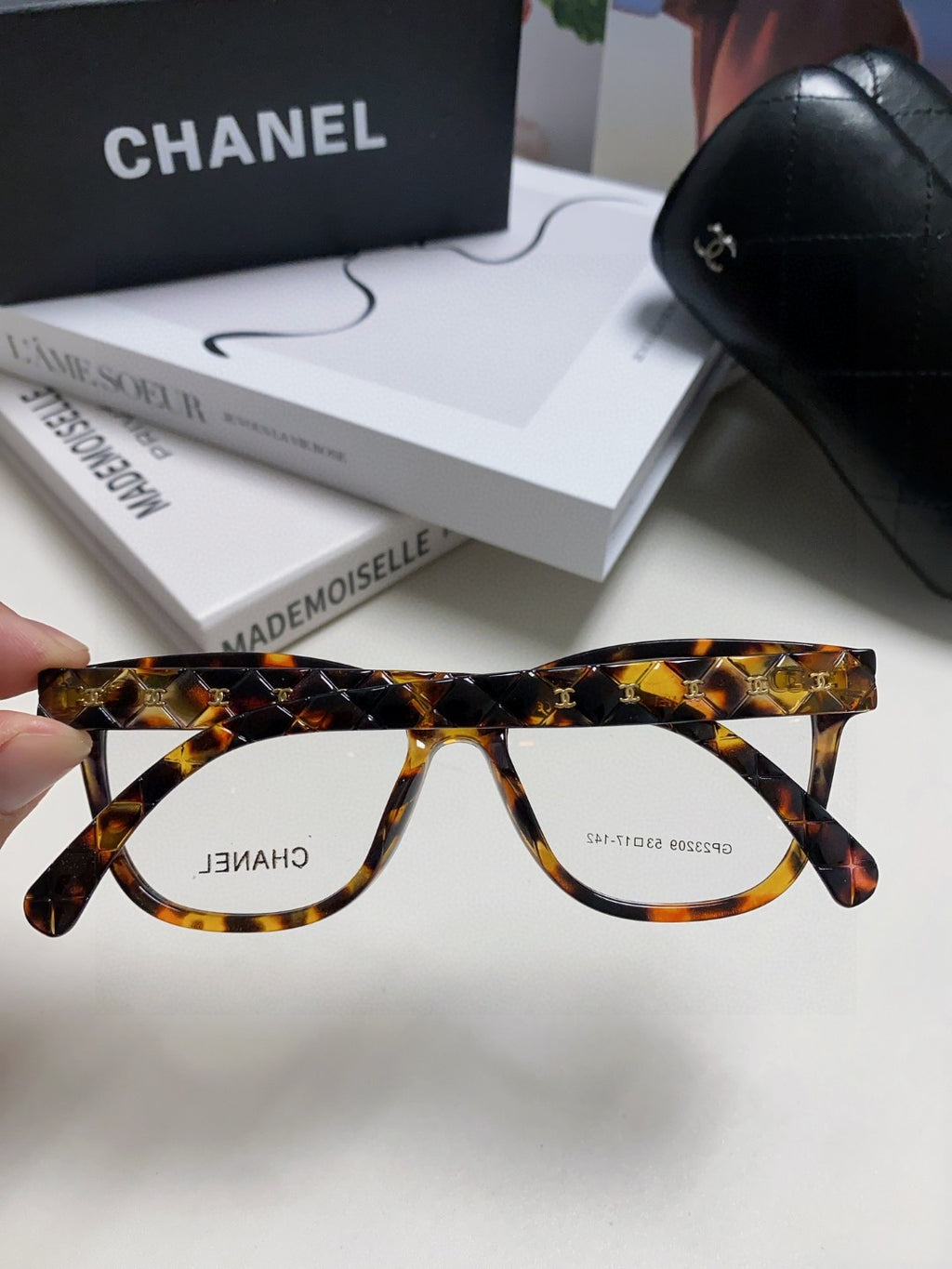 Chanel Fashion Gray Lens Sunglasses for Women - 465071 - detail image 4