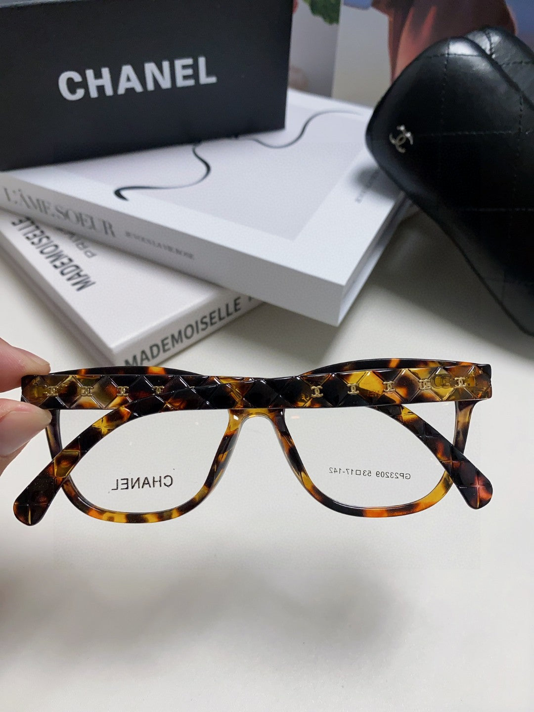 Chanel Fashion Gray Lens Sunglasses for Women - 465071 - detail image 4