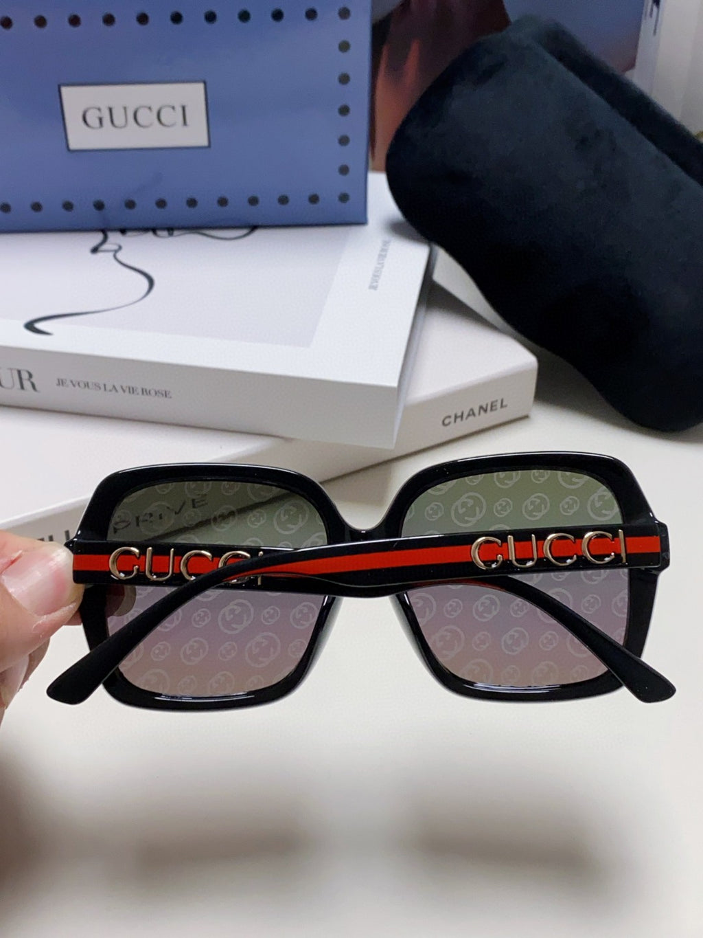 Gucci Polarized Fashion Blue Lens Sunglasses for Men & Women - detail image 3